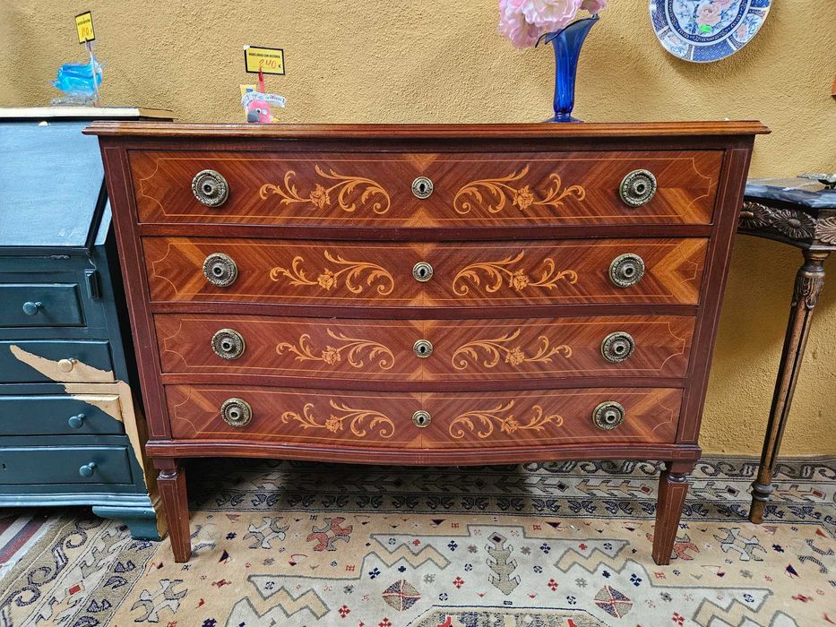 Cómoda antiga estilo D. Maria - Muito bom estado geral