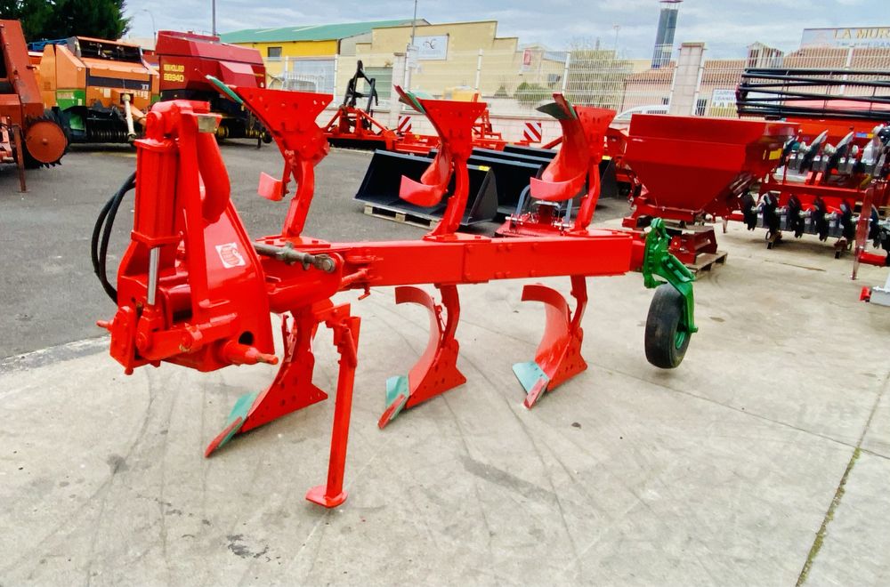 charrua de 3 corpos kverneland