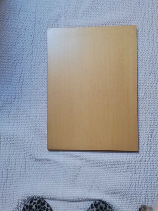 Prateleiras de madeira novad