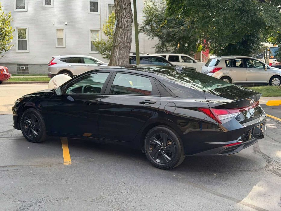 Hyundai Elantra      2022