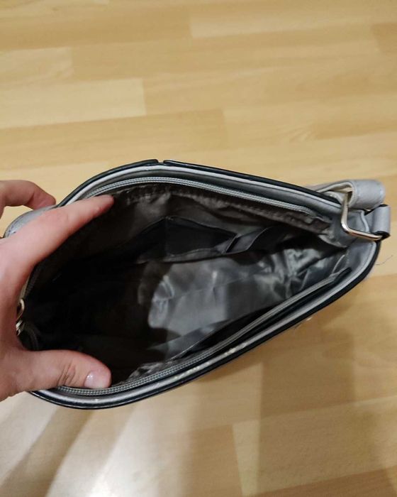 Szara torebka na ramię – pojemna