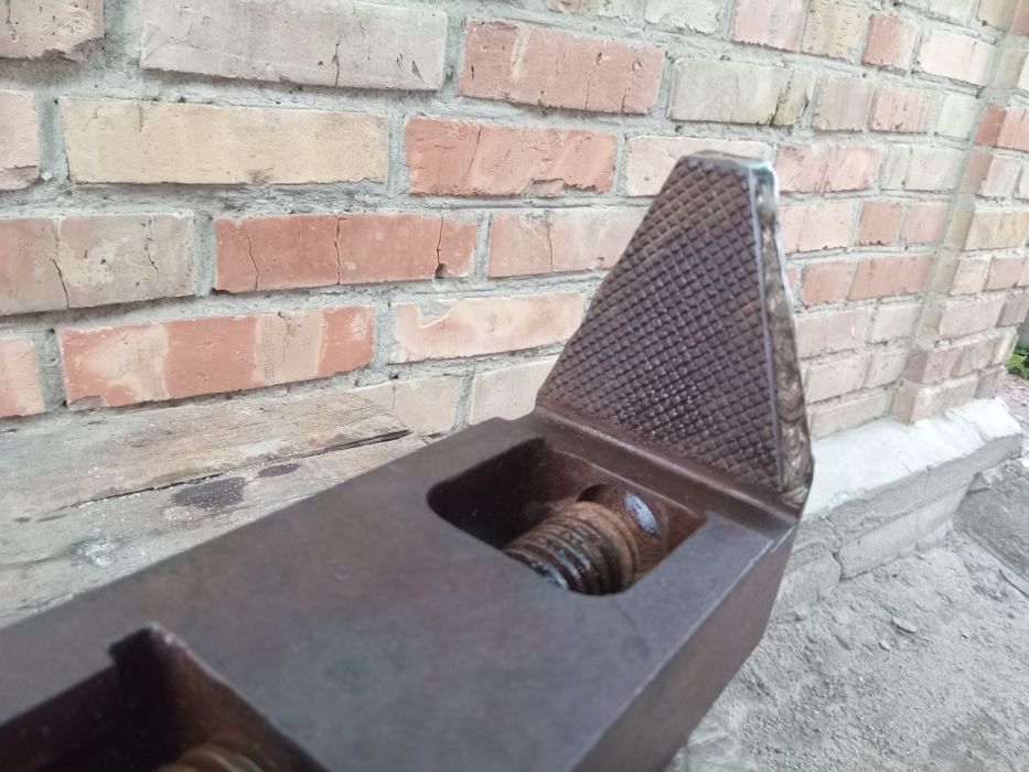 Продам лещата робочі