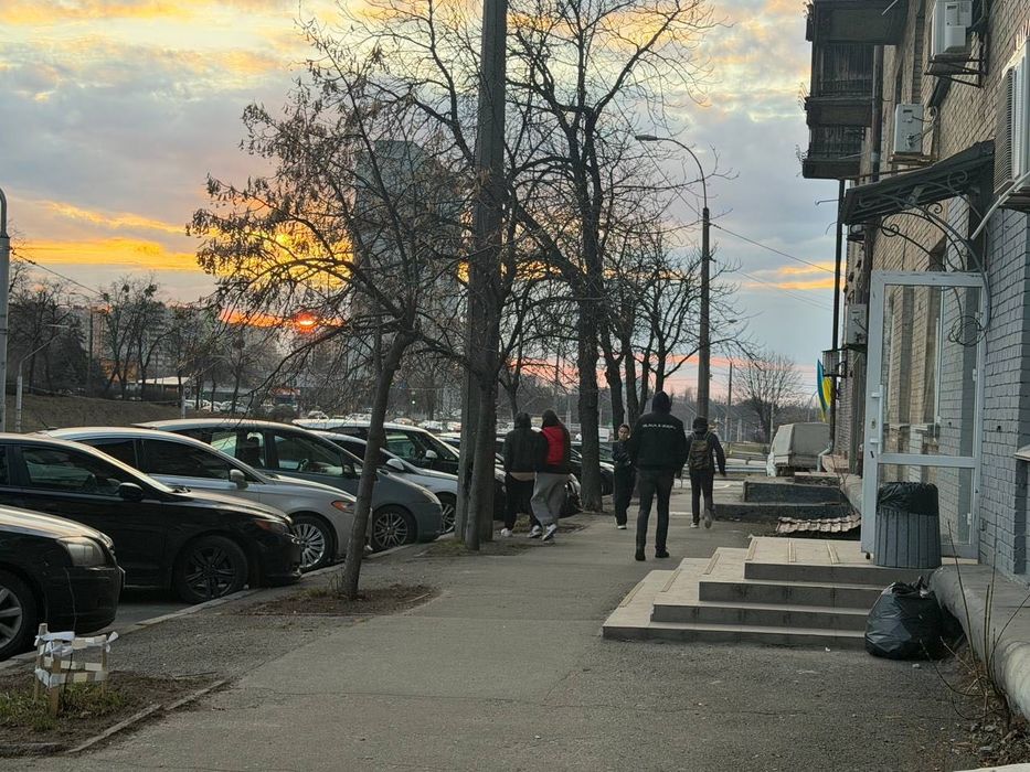 Оренда приміщення з високим трафіком, фасад, перший поверх