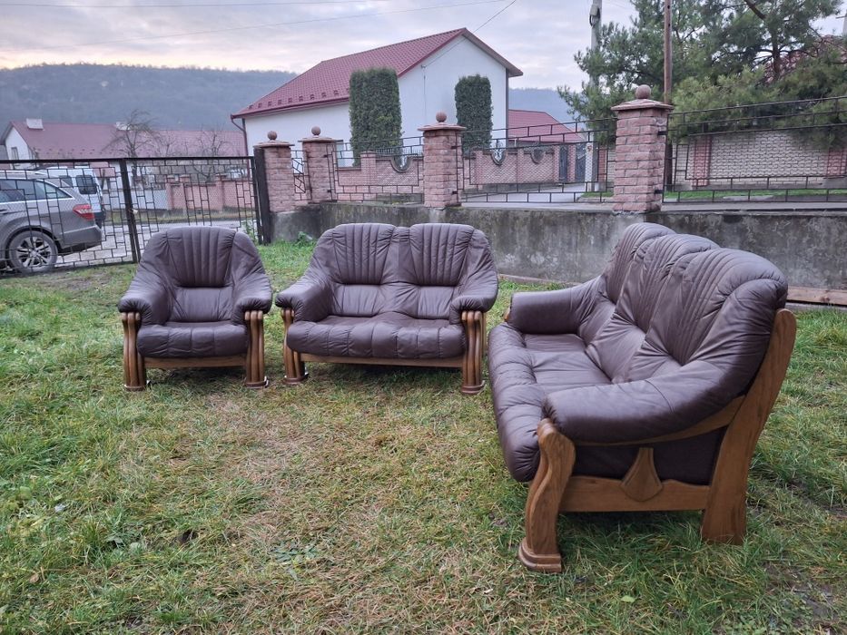 Мягкі частини в шкірі та дубі привезені з німечини італії