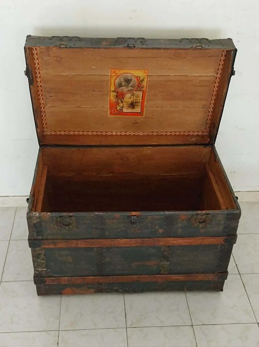 Antiga e Original Arca de Porão, princípios séc. XX Patine Original. "RESTAURADA"