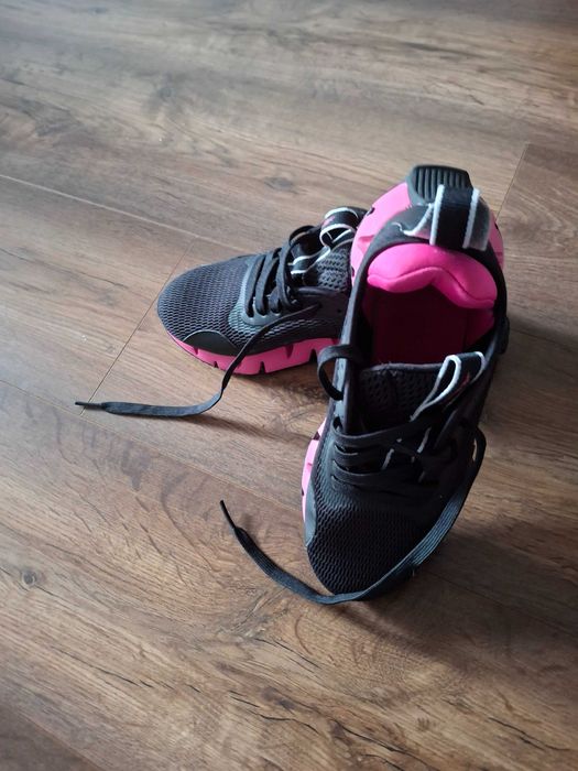 Кросівки фірми Reebok