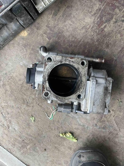 Продам дросельну заслонку