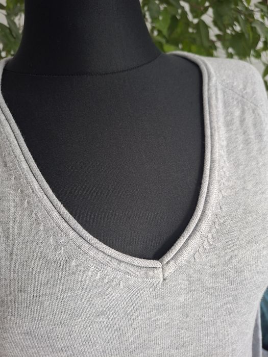 Sweterek basic w serek c&a