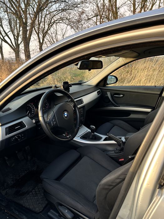 BMW E90 318i 129km 2006