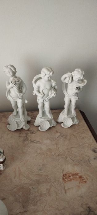 Estatueta em biscuit Vista Alegre criança