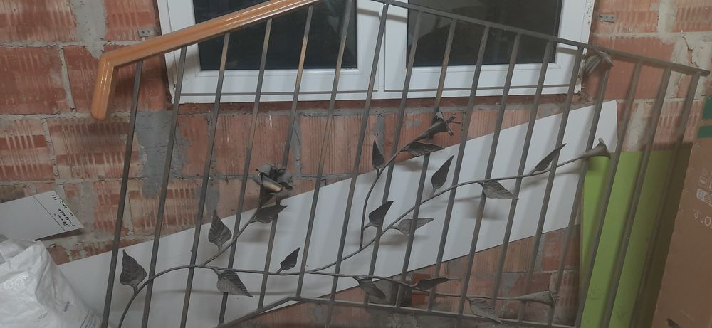 Stojak na kwiaty i balustrady kute