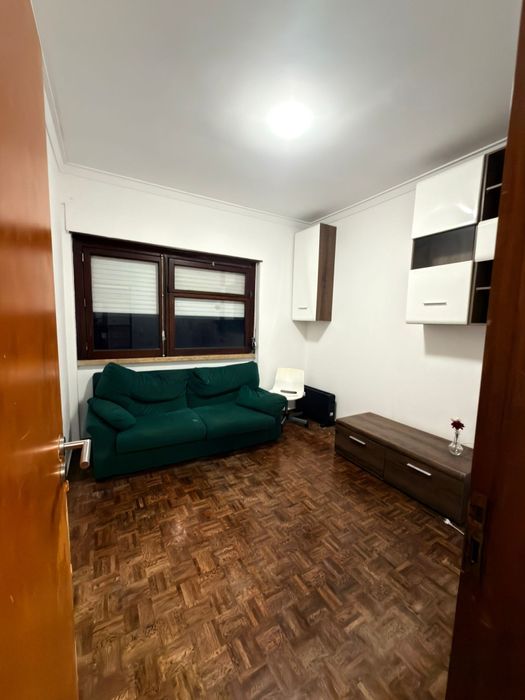 Quarto casal e senhoras próx estação