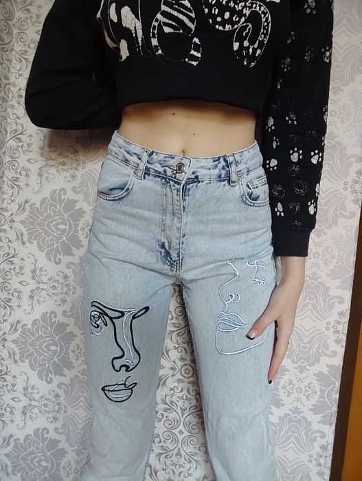 Джинсы женские с вышивкой