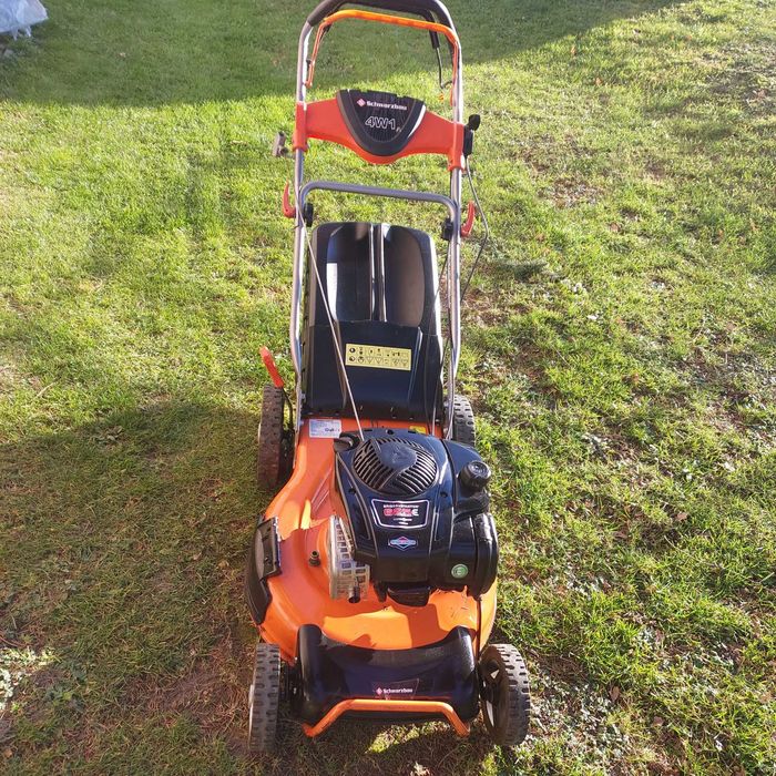 Kosiarka spalinowa z napędem