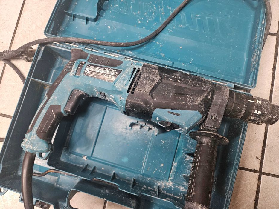 MAKITA Młotowiertarka wiertarka SDS+ 3,0J 800W HR2670FT + uchwyt