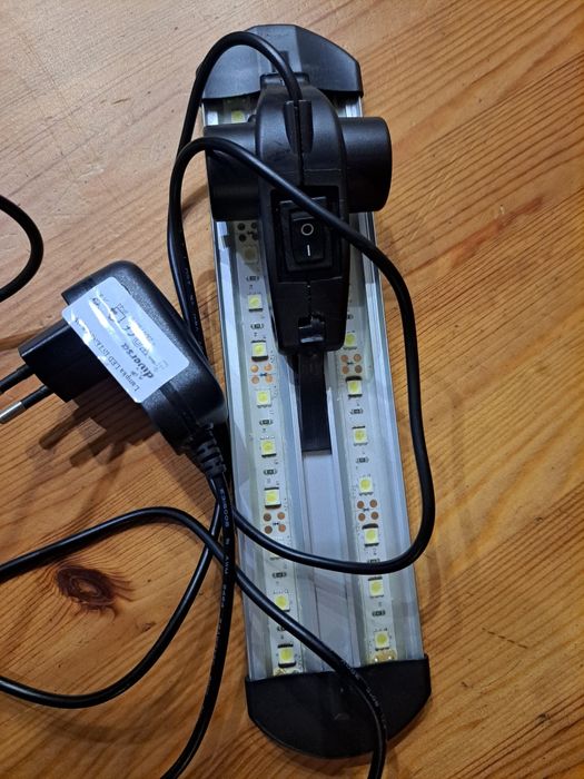 Małe akwarium 15l  z lampą led