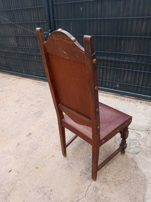 2 lindas cadeiras muito antigas em ótimo estado