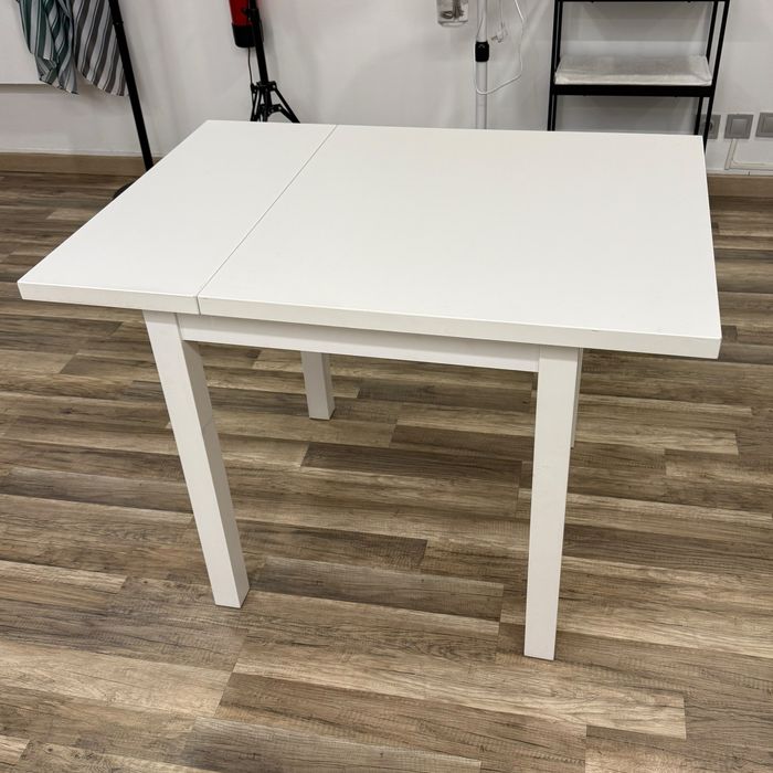 Mesa branca com aumento 74/ 104 x 74cm