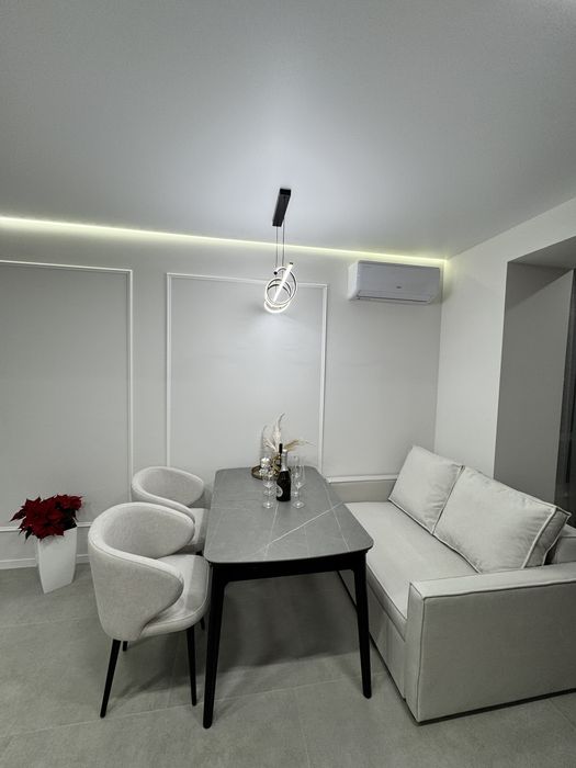 Центр .Продаж 2 кім квартири з великою кухнею та єврорем ,2 гардеробні