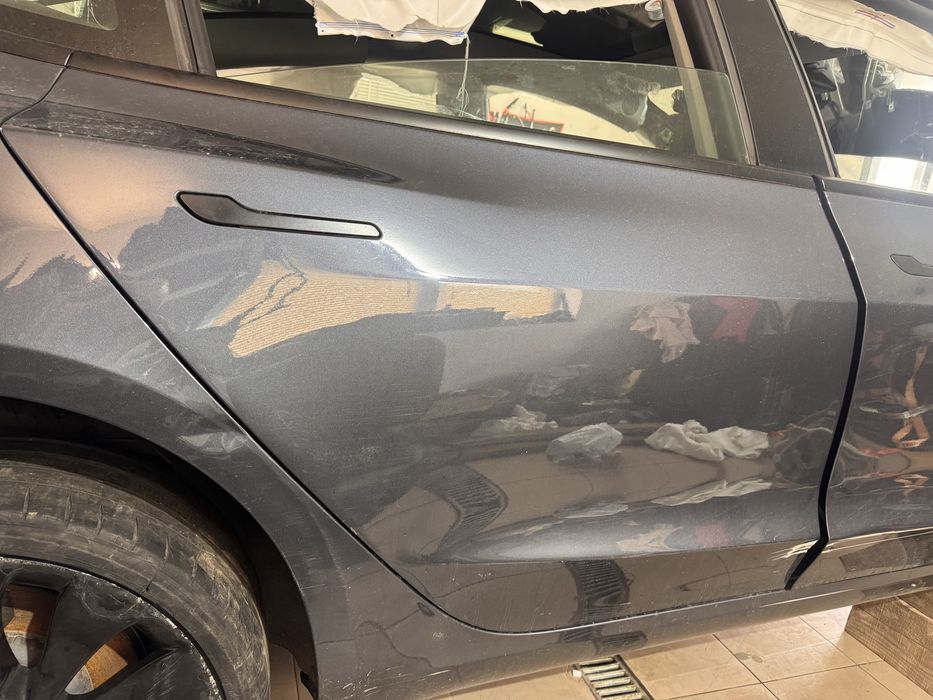 Двері tesla Model 3 PMNG сірі