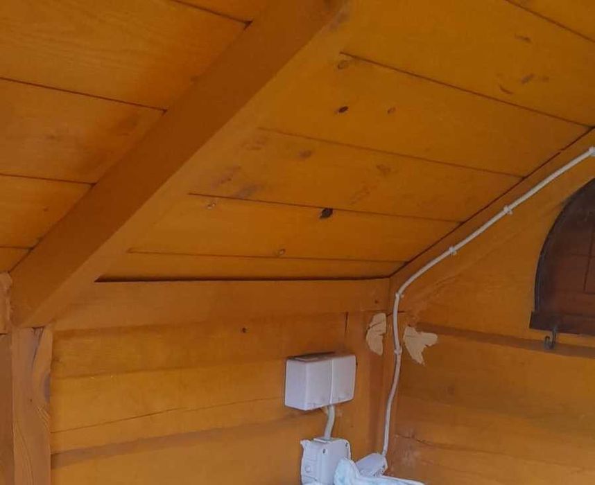 Drewniany domek na kurzej łapce