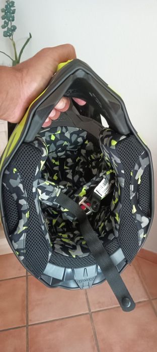 Capacete motocross Airoh
