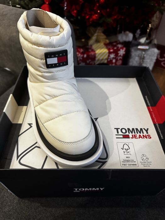 Жіночі білі дутики Tommy Jeans