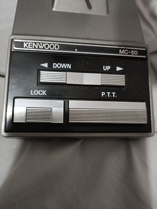 Mikrofon stołowy Kenwood mc-60 jest to Mike do transciverów kf