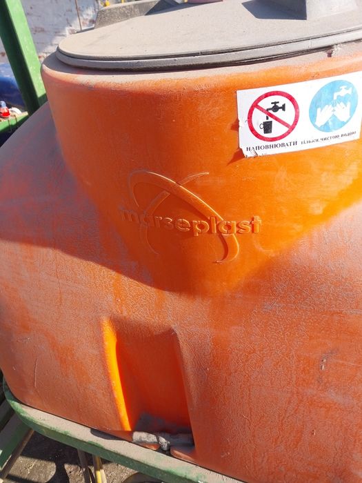 Продам обприскування на 800 літир