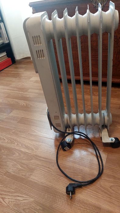 Radiador a óleo dos pequenos a funcionar muito bem