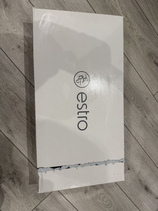 Чоботи шкіряні,жіночі Estro,37 р.