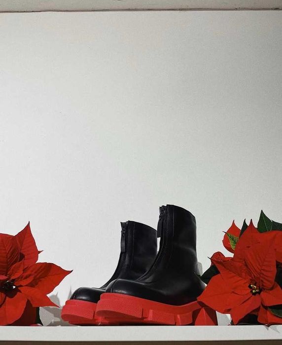 Стильні чорні черевики з червоною підошвою te.shoes