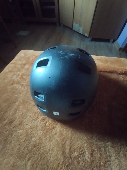 Kask na BMX z firmy btwin