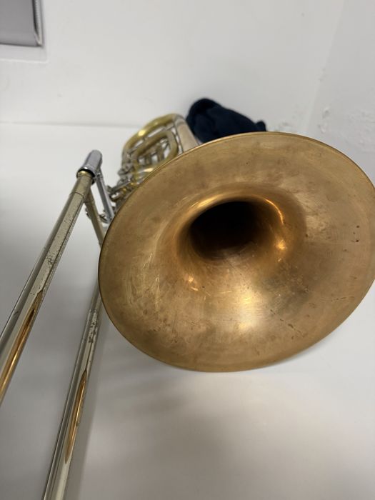 Trombone baixo Holton