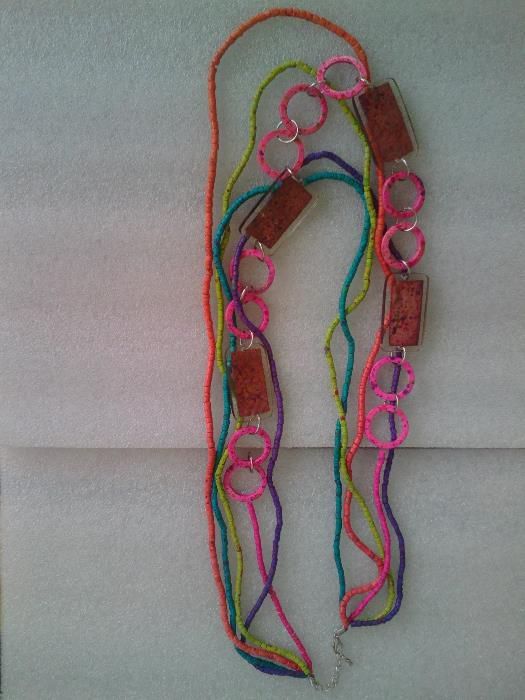 vendo varias colares para senhora(unidade)(8 unidades)(ver fotos)