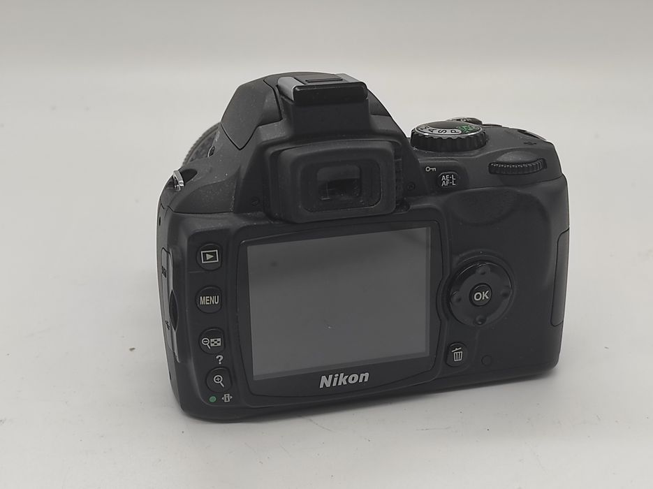 Nikogo d40, plus obiektyw.