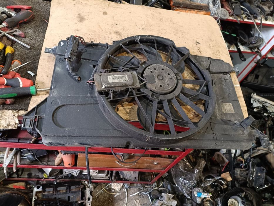 Вентилятор охолодження радіатора Volvo V50 S40 II вітряк Вольво В50