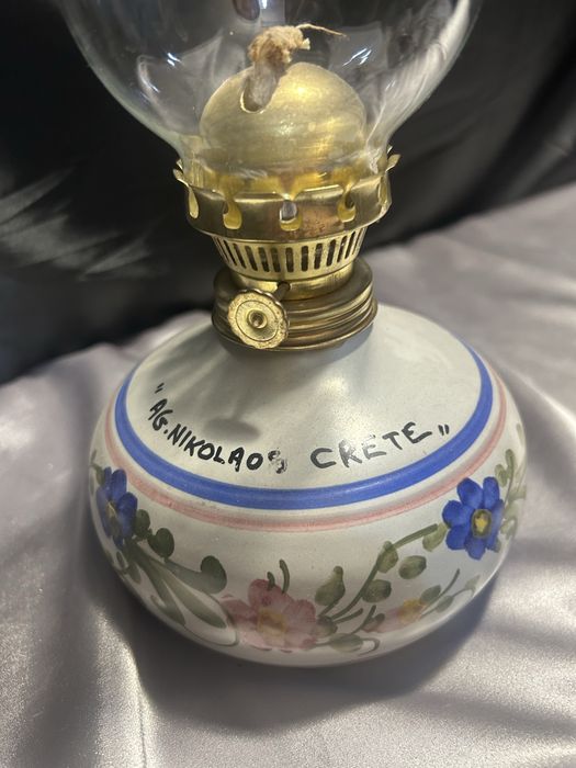 Lampa Naftowa z Ceramicznym Pojemnikiem Malowana z Regionalnym Wzorem
