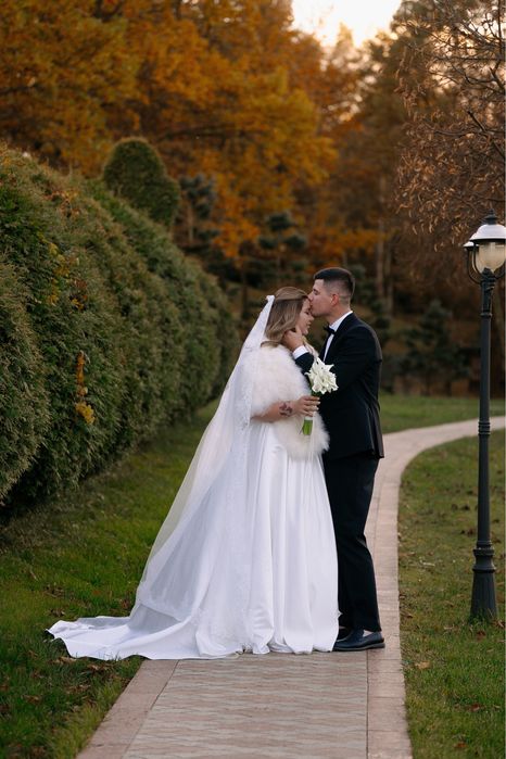 Весільна сукня в ідеальному стані