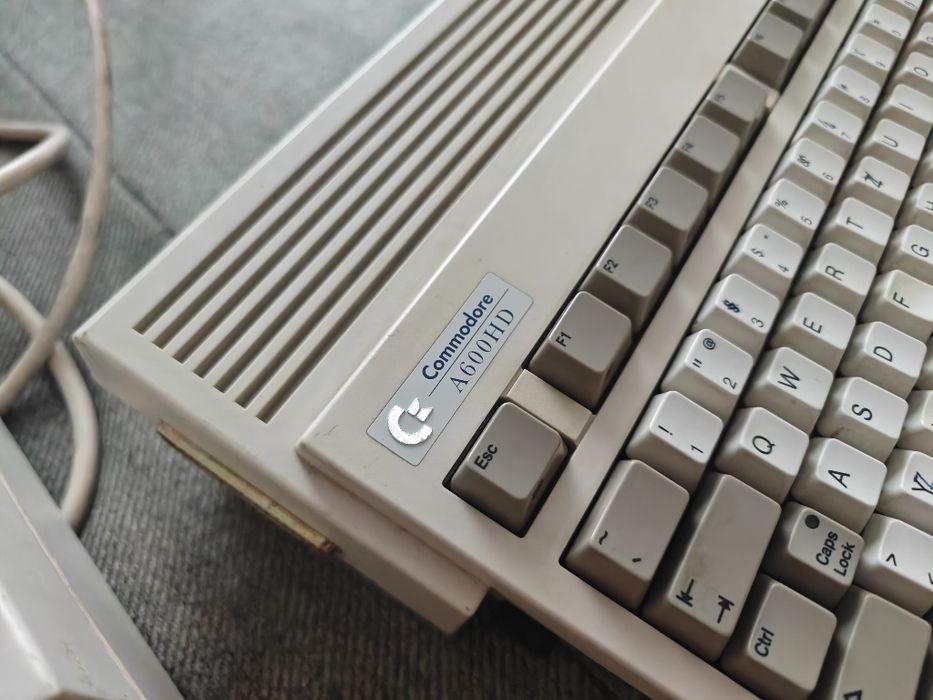 Commodore Amiga a600hd super stan dyskietki myszka