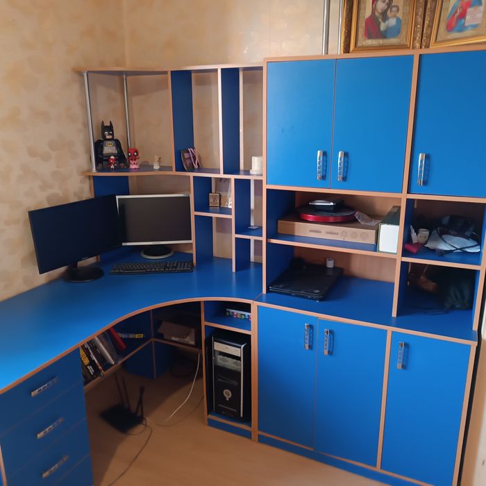 Стенка, стіл, шкаф