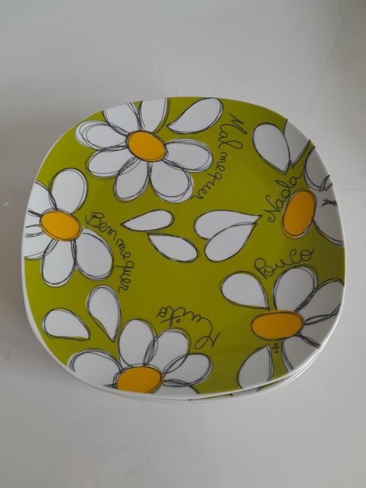 5 Pratos sobremesa de uma coleção da A Loja do Gato Preto