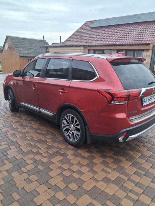 Продаю власний надійний та дуже місткий сімейний кросовер Mitsubishi Outlander 2017 р в топовій комплектації SEL, з повним приводом AWD та 7-місним