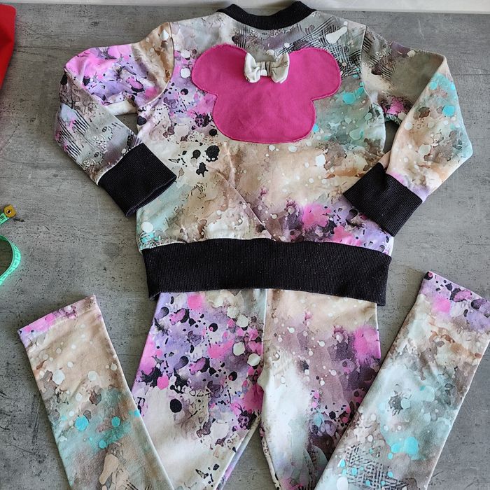 Komplet : bluza rozpinana + leginsy rozmiar 116