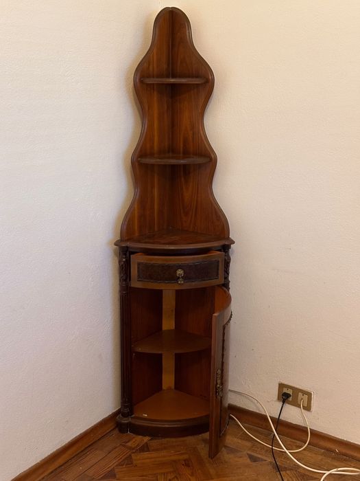 Móvel de canto em excelente estado