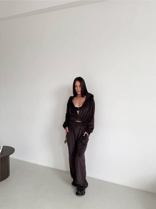 Жіночий спортивний костюм