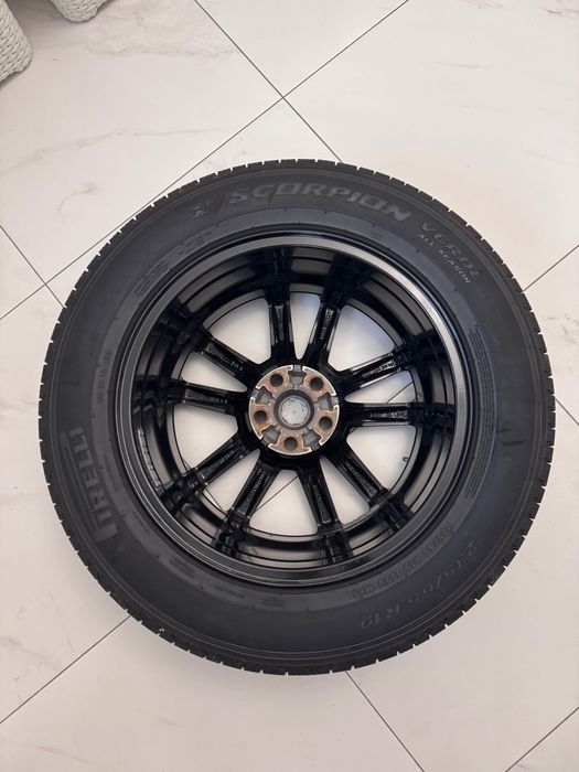 Оригінальні комплект дисків Range Rover R19 з резиною Pirelli 235/65