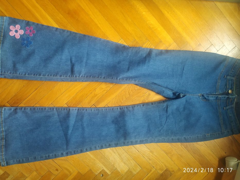 Nowe spodnie jeansowe dzwony