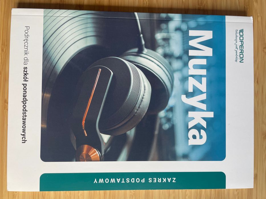 Muzyka podrecznik + karta pracy 1 liceum
