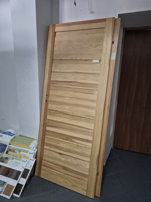 Drzwi sosnowe nowe prawe 80 i 90